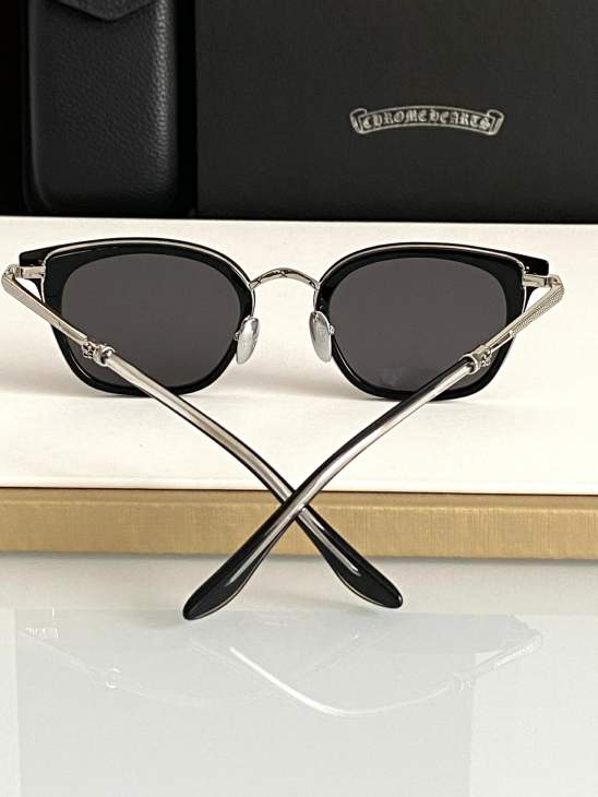 Picture of Chrome Hearts Sunglasses _SKUfw73376031fw